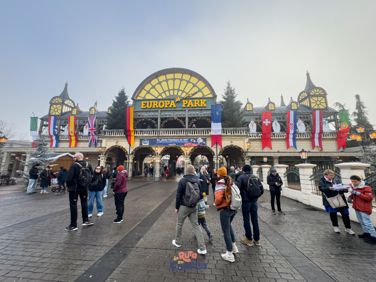 Entrada d'Europa-Park decorada durant la temporada de Nadal