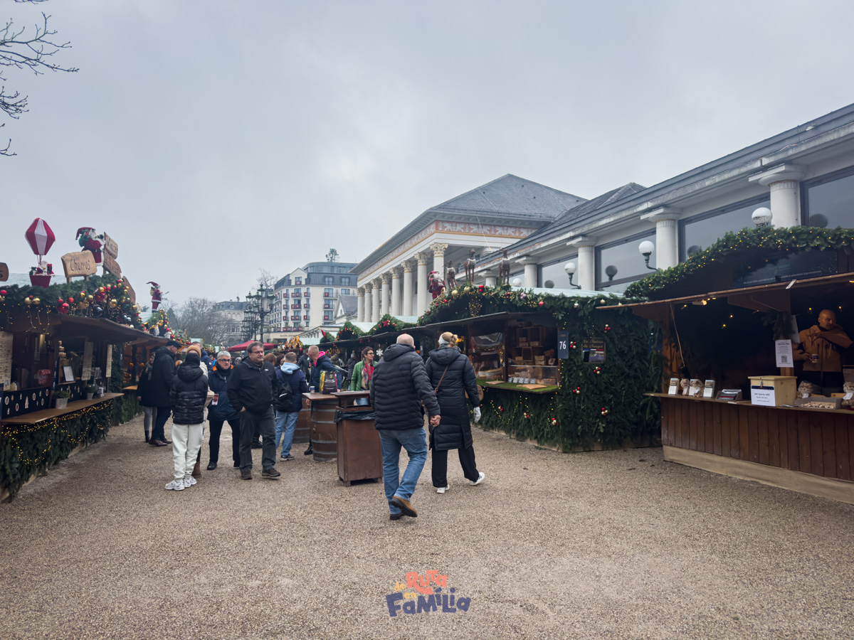 Mercat de Nadal de Baden-Baden davant del Kurhaus