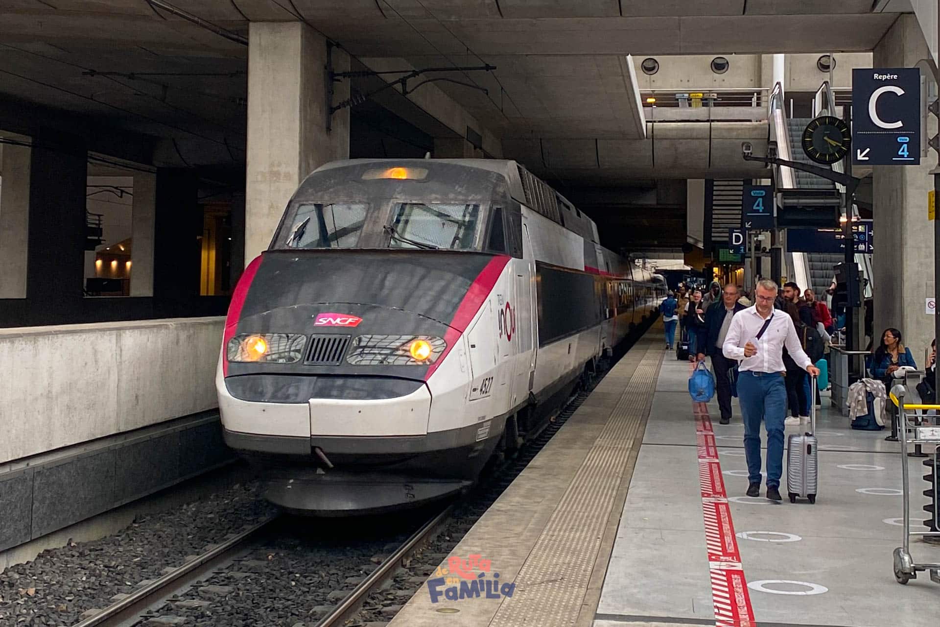 TGV_CDG_DisneylandParis_derutaenfamilia_001 Cómo llegar a Disneyland Paris