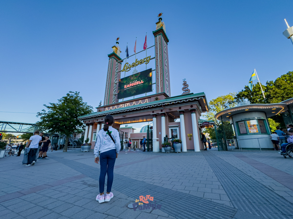 entrada_a_liseberg_gotemburgo_derutaenfamilia Entrada principal de Liseberg en Gotemburgo