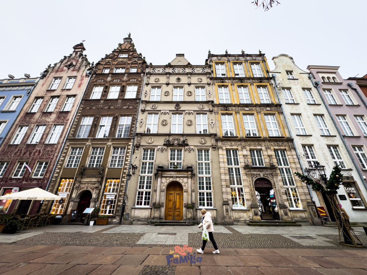 Façanes històriques de colors al centre de Gdańsk