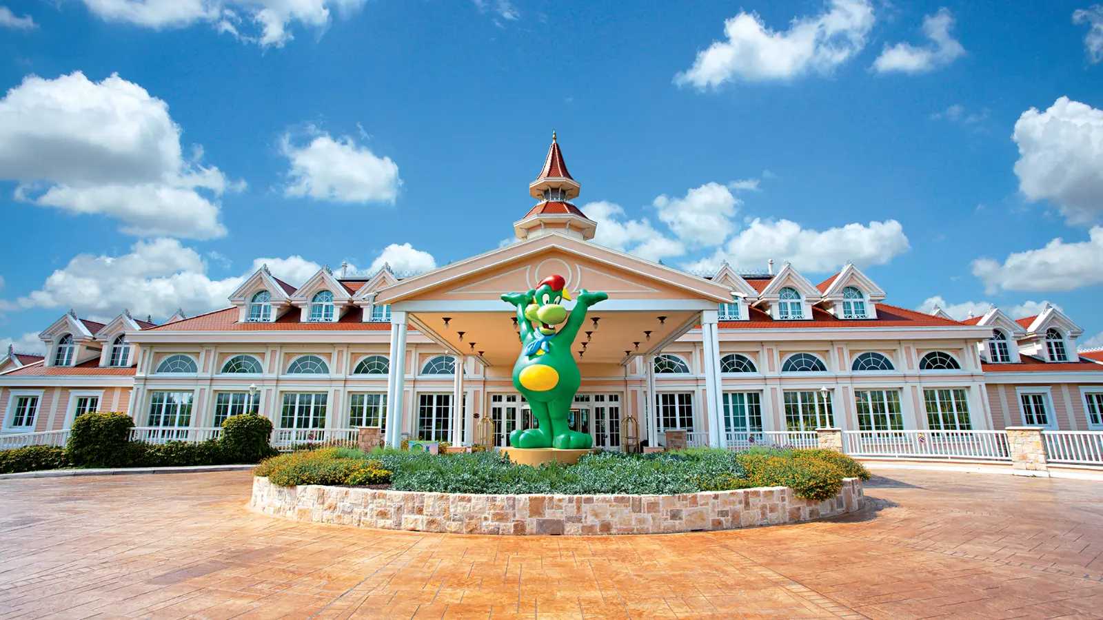 gardaland_hotel Fachada principal del Hotel Gardaland en el complejo Gardaland Resort