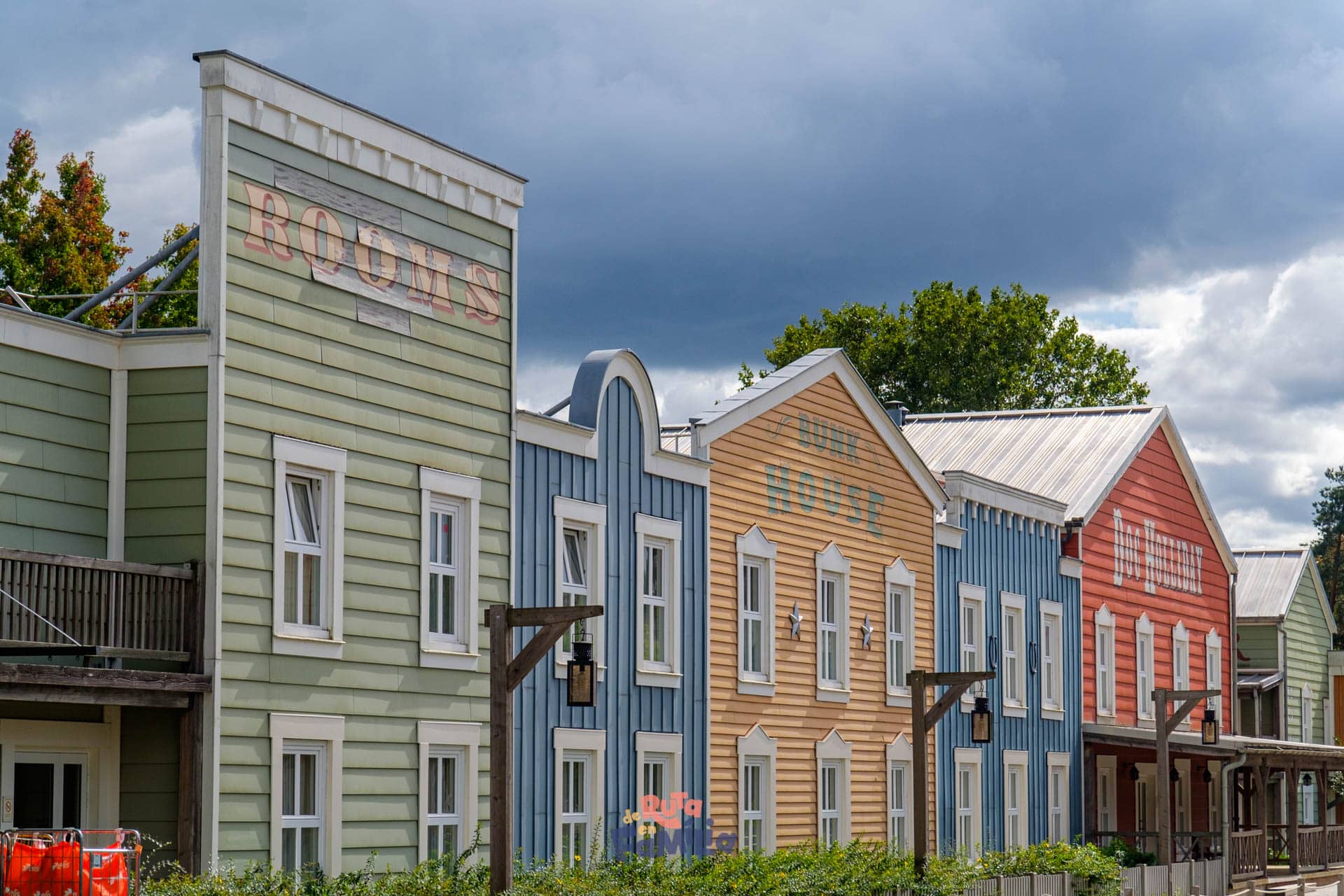 hotel_cheyenne_disneyland_paris_derutaenfamilia_003 Hotel Cheyenne en Disneyland Paris