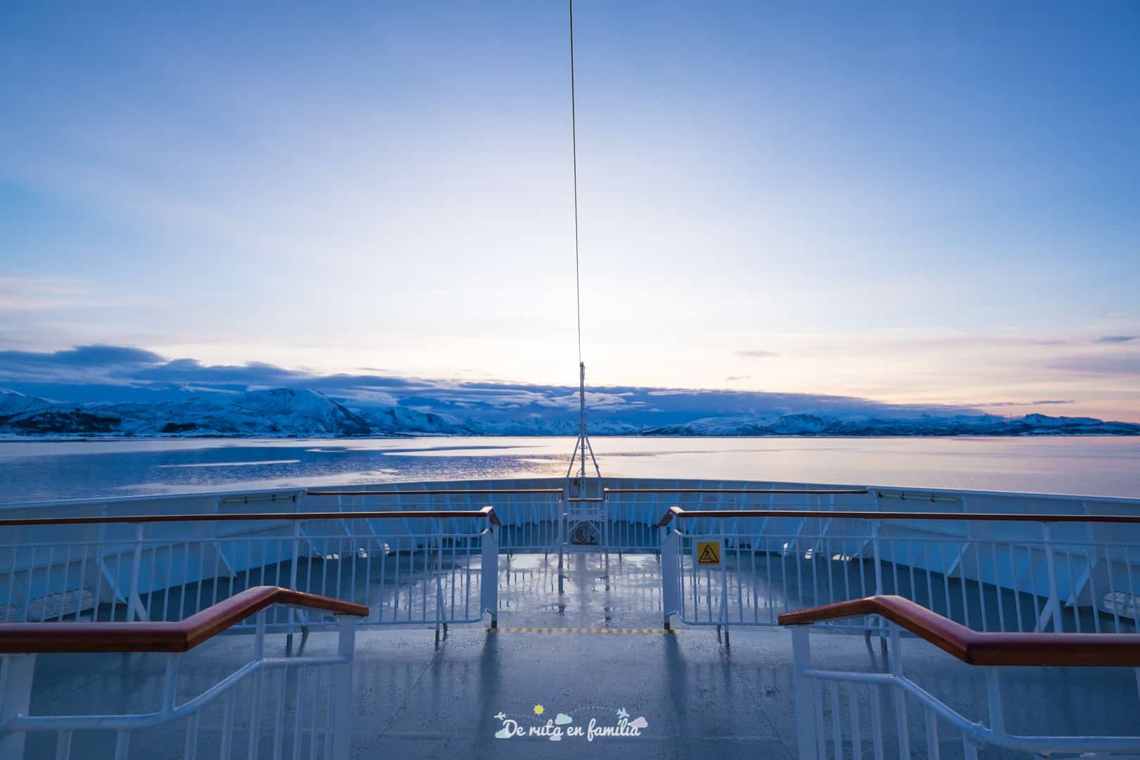 ir de tromso a las islas lofoten con el barco hurtigruten