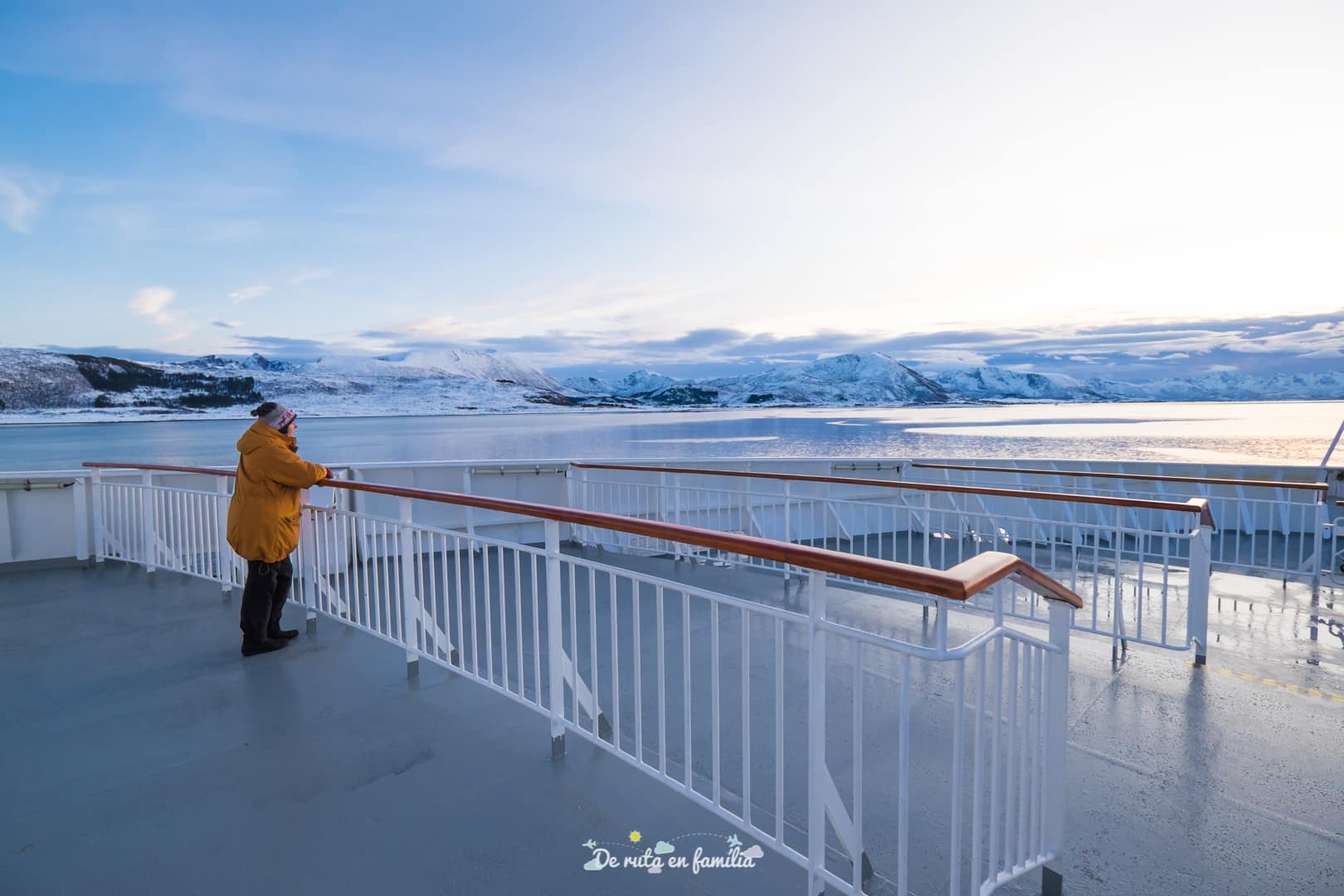 ir de tromso a las islas lofoten con el barco hurtigruten