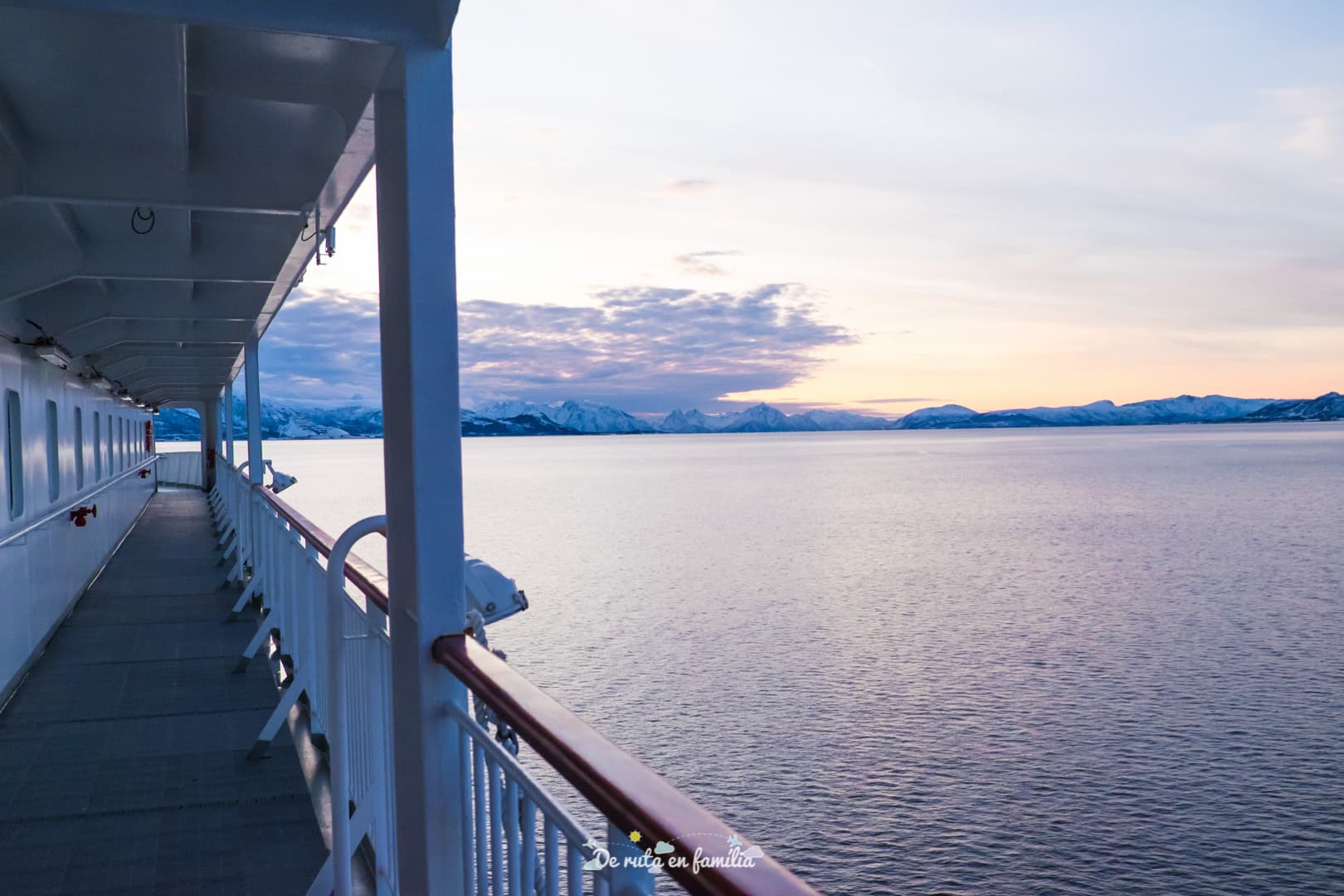 ir de tromso a las islas lofoten con el barco hurtigruten