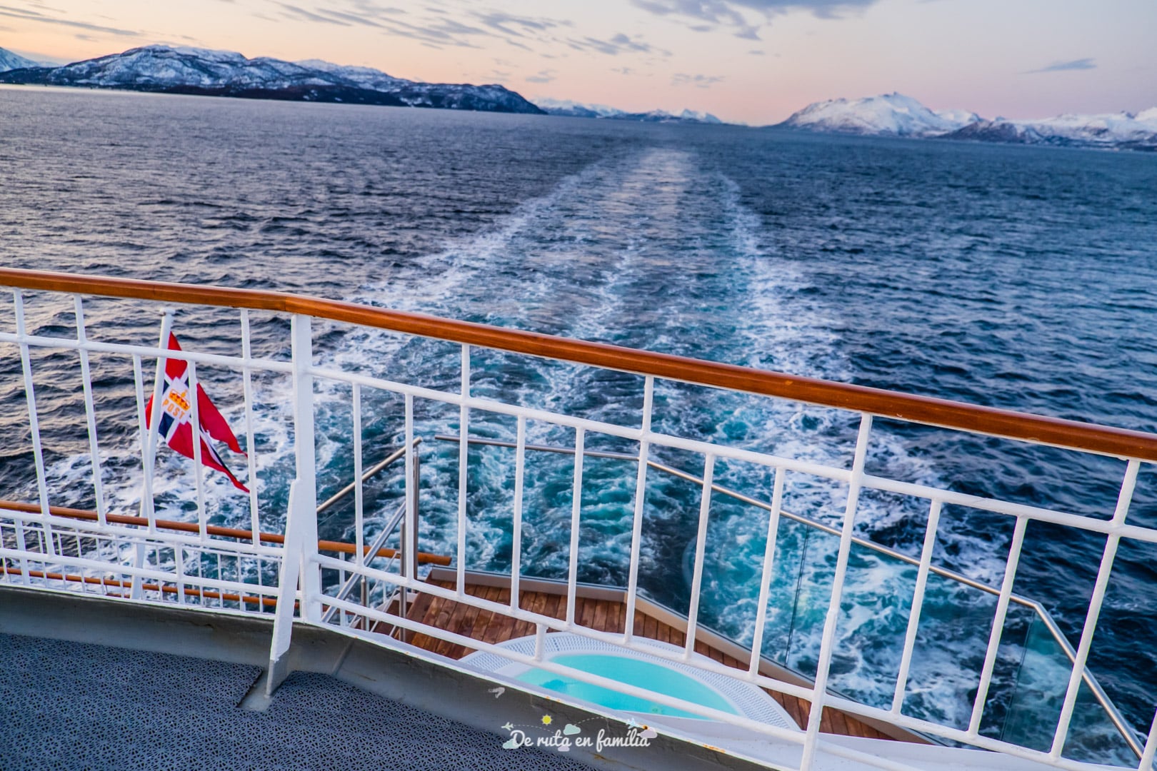 ir de tromso a las islas lofoten con el barco hurtigruten