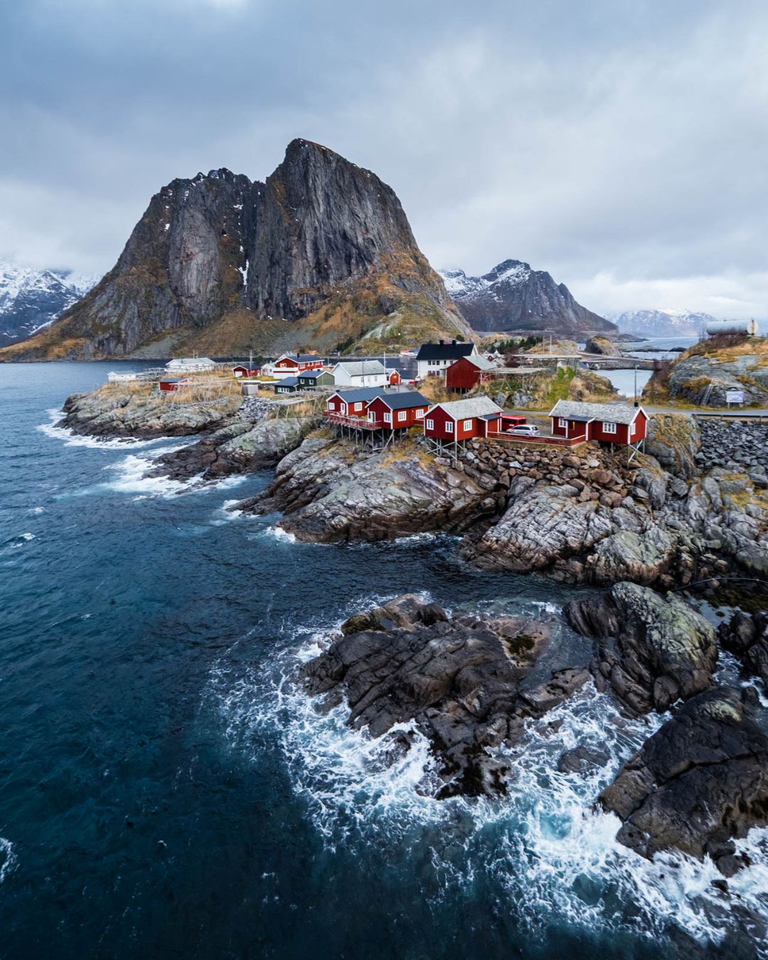 islas-lofoten-noruega-casas-rojas Casas rojas en las islas Lofoten en Noruega junto al mar