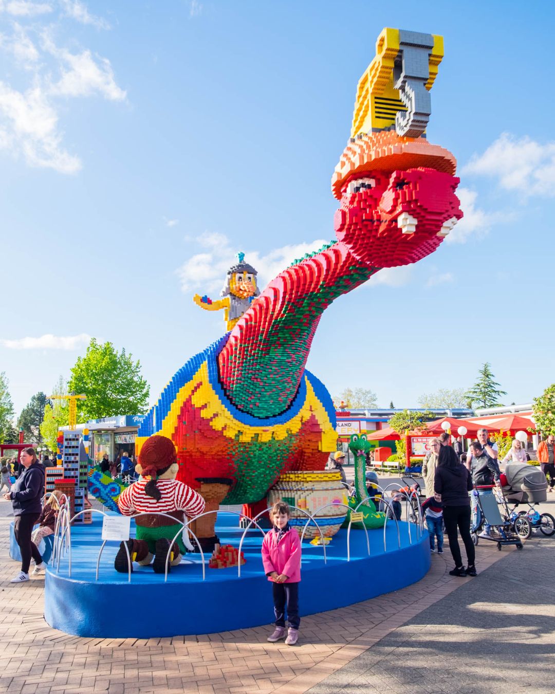 legoland-dragon-figura-lego Figura gigante de dragón hecha con piezas LEGO en Legoland