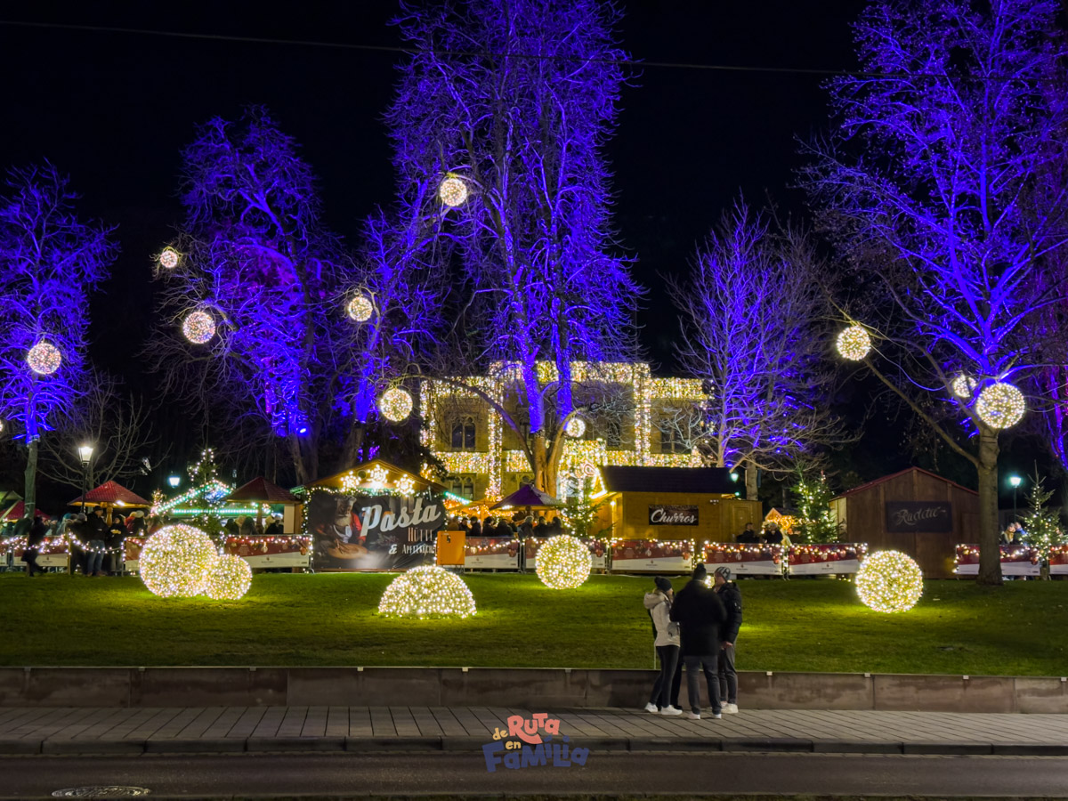 Colombipark il·luminat durant el mercat de Nadal de Friburg