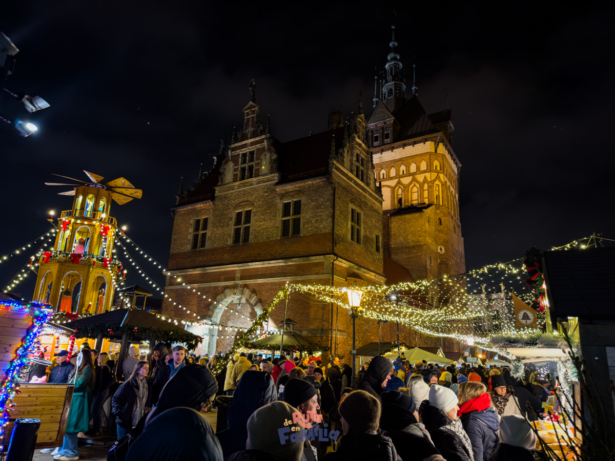 mercado-navidad-gdansk-noche_derutaenfamili Ambiente nocturno en el mercado de Navidad de Gdańsk