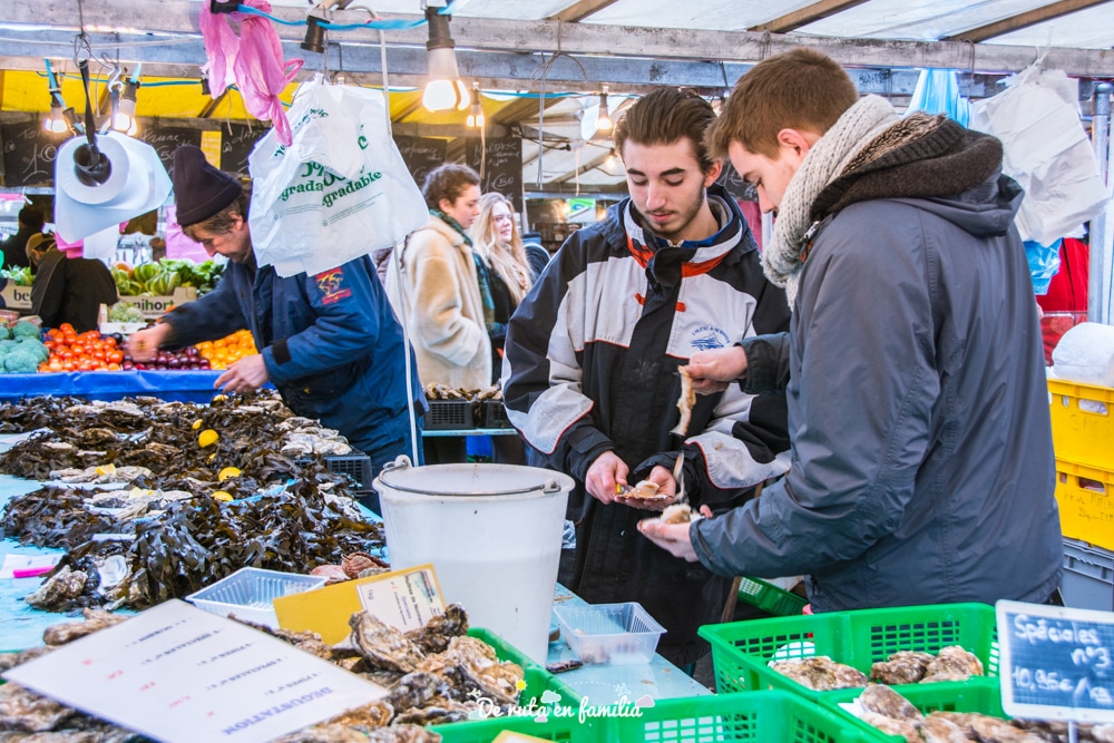 mercado de la Bastilla en París