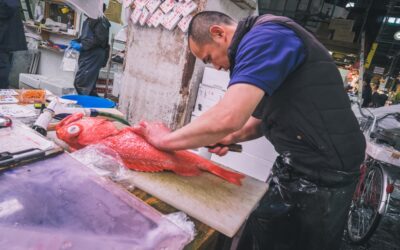 Locura comercial en Tsukiji, el antiguo mercado de pescado de Tokio
