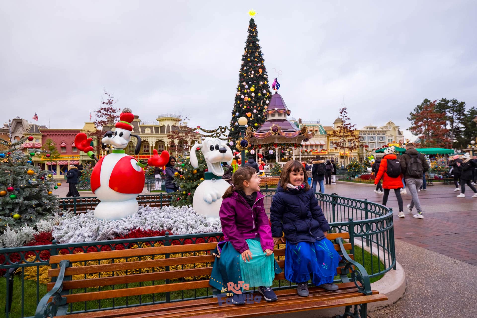 Decoración navideña en Disneyland París