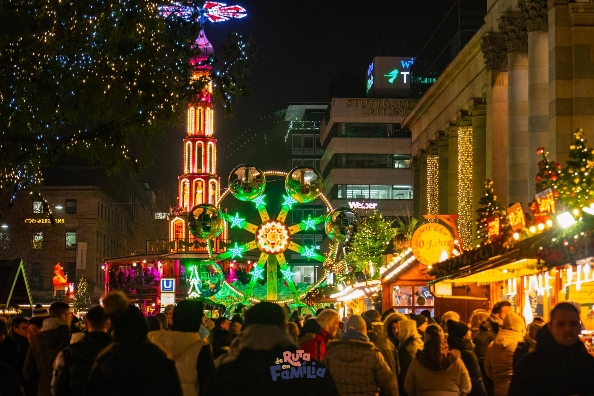 navidad_stuttgart_derutaenfamilia_022-1 Mercado de Navidad de Stuttgart iluminado de noche en el centro de la ciudad
