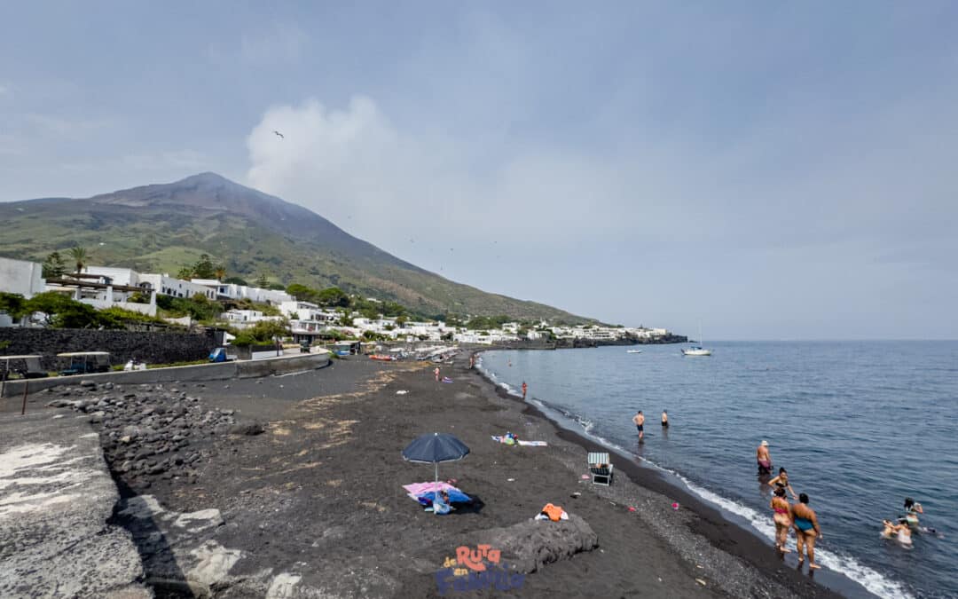 Qué ver en Stromboli, la isla italiana donde hay un volcán en erupción
