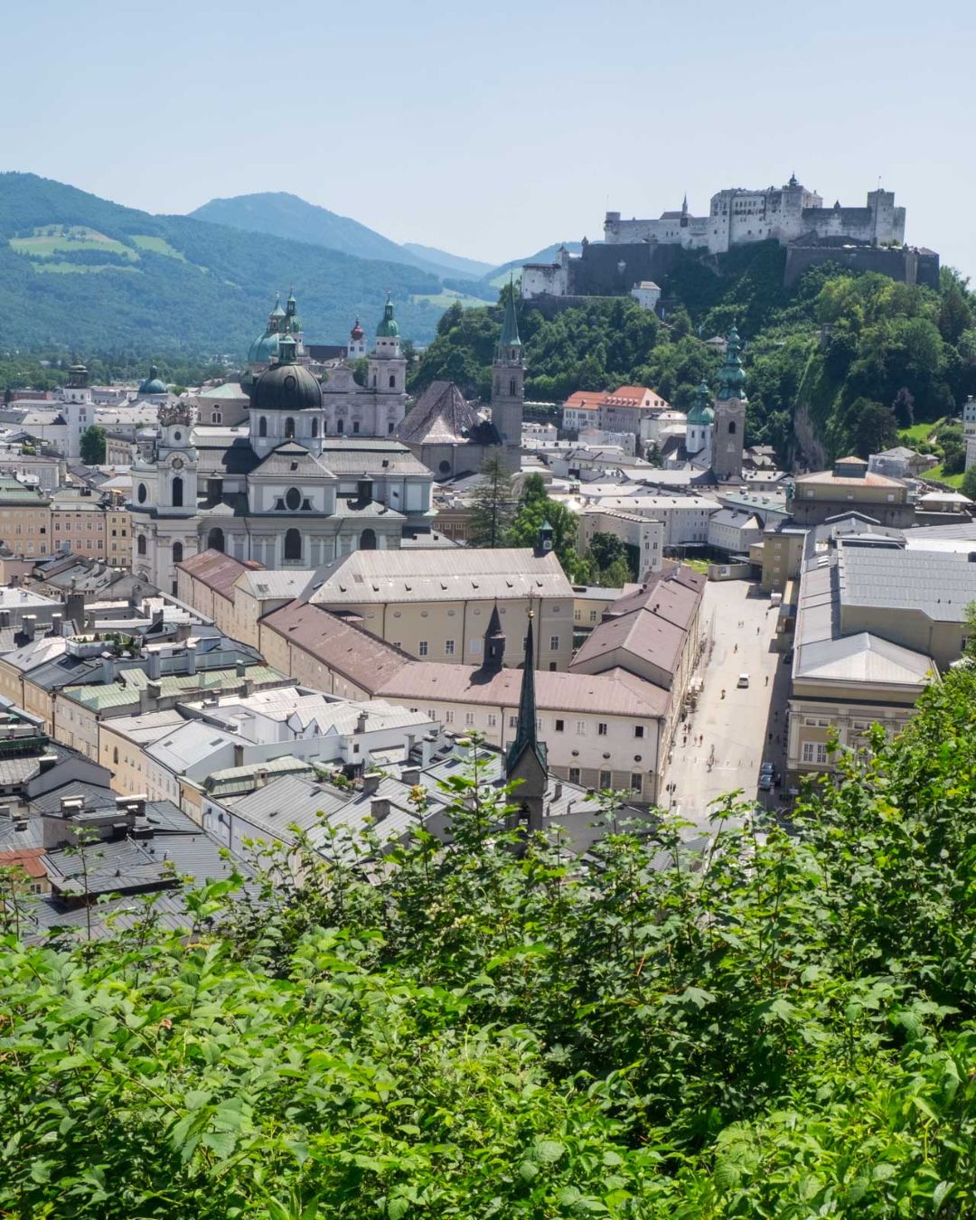 salzburgo-austria-vistas-ciudad Vista panorámica de Salzburgo en Austria con fortaleza al fondo