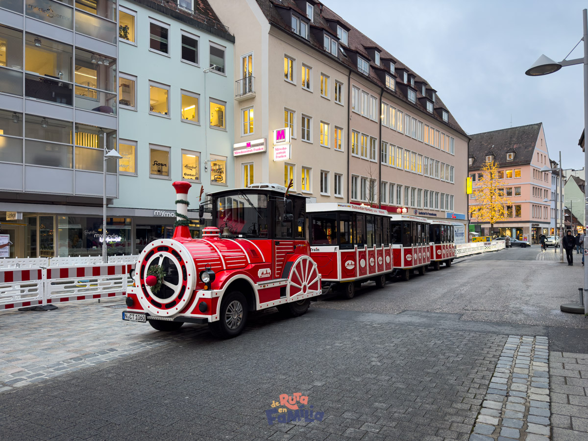 tren-turistico-nuremberg_derutaenfamilia_027 Tren turístico de Núremberg recorriendo el centro de la ciudad