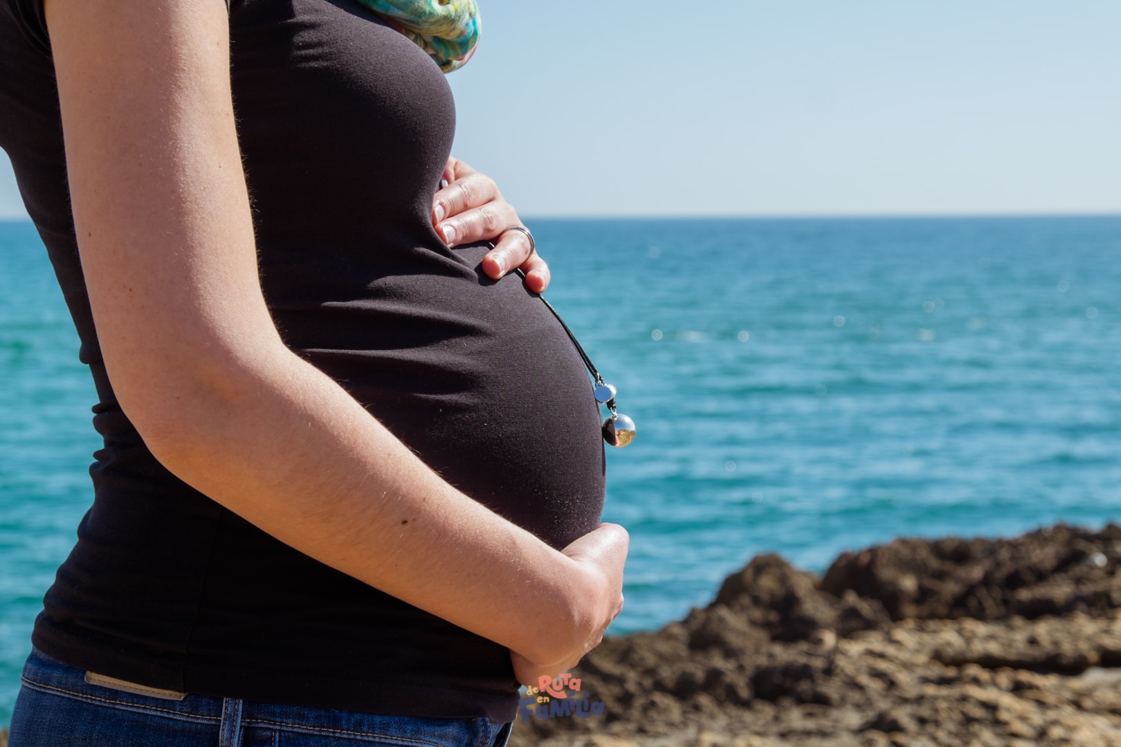 Volar durant l'embaràs. Es pot viatjar embarassada?
